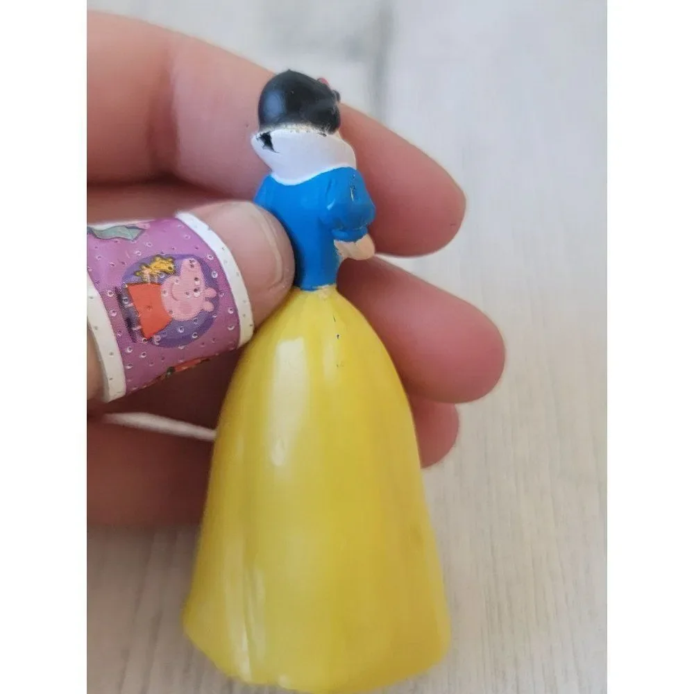 Snow White princess Disney Pixar‎ toy figure